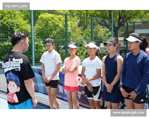 网球青少年赛事青春梦想舞台绽放未来希望